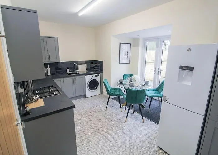 Cosy Modern 3 Bedroom House In Bradford City