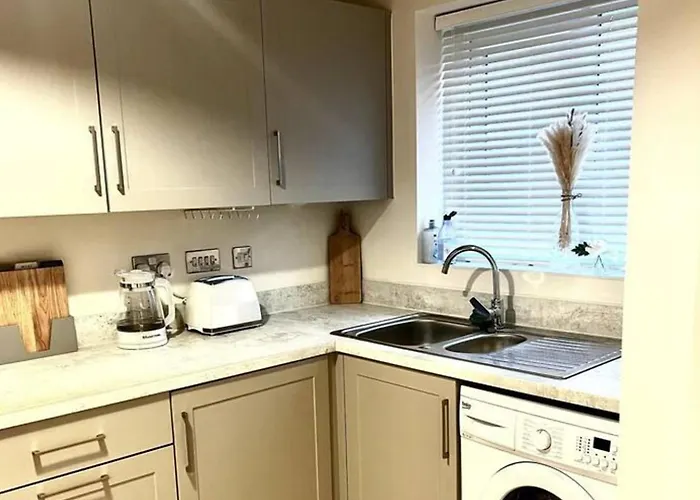 3-Bed House Sleeps 5 Free Parking